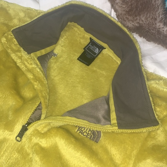 chartreuse north face fuzzy jacket - Picture 4 of 5